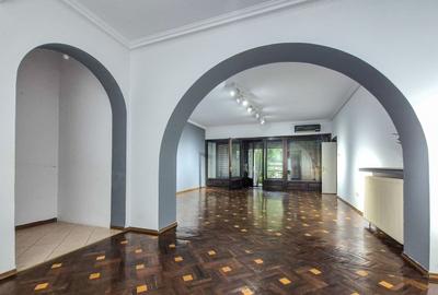 Apartament cu 5 camere decomandat în Dorobanți