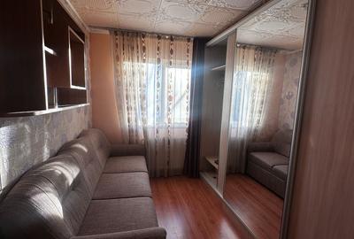 Apartament cu 3 camere semidecomandat, mobilat în Mircea cel Bătrân