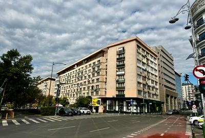 Apartament cu 3 camere semidecomandat în Calea Victoriei