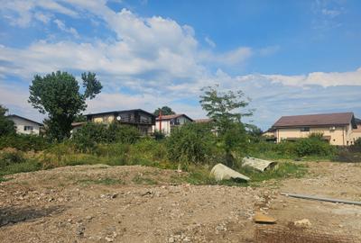 Teren 2.000 mp pe colț, 2 fronturi 50m și 40m, utilități complete - 2