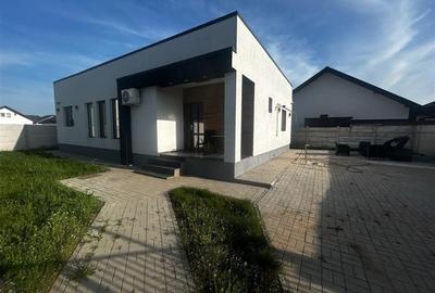 Casă individuală cu 4 camere în Central