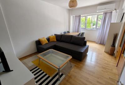 Apartament cu 3 camere semidecomandat în Universitate