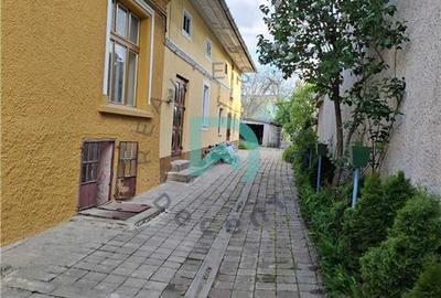 Casă individuală cu 4 camere în Central