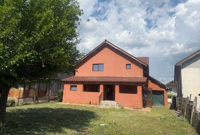 Casă individuală cu 5 camere în Podari