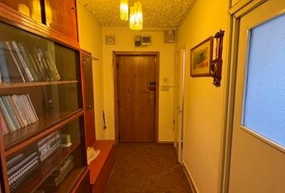 Apartament cu 3 camere semidecomandat, mobilat în Ultracentral