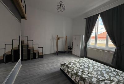 Apartament cu 3 camere decomandat, mobilat în Ultracentral
