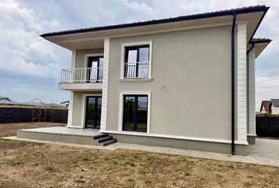 Casă individuală cu 4 camere în Cristian