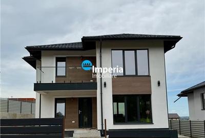 Vila individuala, priveliste superba, finisaje premium, in zona Bucium - Pietrar - 1