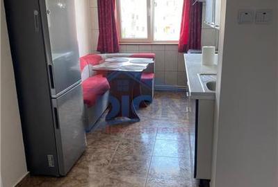 Apartament cu 4 camere decomandat în Tineretului