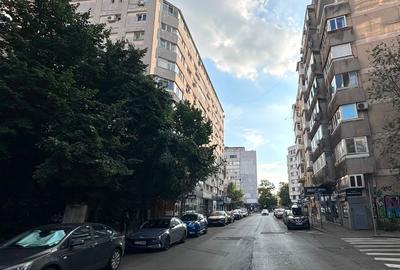 Apartament cu 4 camere în Romană