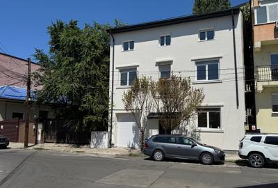 De inchiriat Imobil având 9 camere ,suprafață de 285 mp. Cantemir langa Metrou - 1