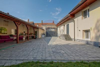 Casă / Vilă Săsească cu 6 camere de vânzare in Vulcan, Brasov - 3