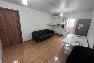 Apartament cu 3 camere decomandat, mobilat în Craiovița Nouă