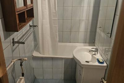 Garsonieră decomandată, mobilată în Tei