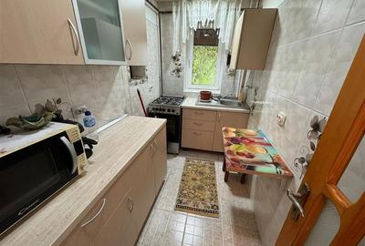 Apartament cu 4 camere semidecomandat în Sud