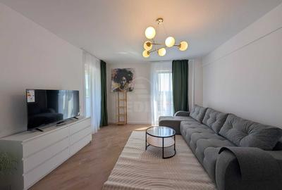 Apartament cu 4 camere semidecomandat în Florești