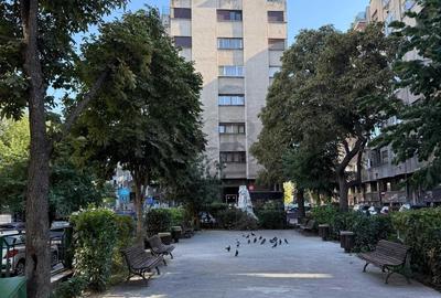 Apartament cu 3 camere semidecomandat, mobilat în Romană