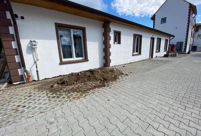 Apartament cu 3 camere semidecomandat în Turnișor