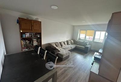 Apartament cu 4 camere decomandat în Nicolina