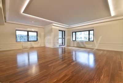 Apartament cu 4 camere decomandat în Dorobanți