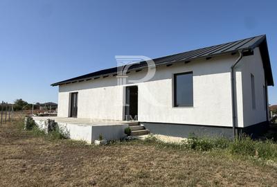 Casă individuală cu 3 camere în Leș