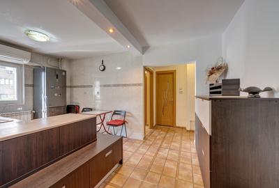 Apartament 3 camere adiacent Decebal, decomandat, 2 bai, loc de parcare - 1