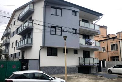 Apartament cu 3 camere decomandat în Matei Voievod