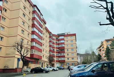 Garsonieră decomandată, mobilată în Răcădău