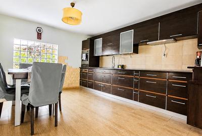 Proprietate cu doua corpuri de locuit, piscină, foisor, complet funcțională - 16