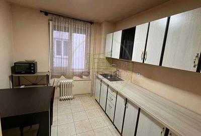 Apart.3 camere,decomandat, zona ultracentrală, lângă Fac. de Drept, Magheru - 7