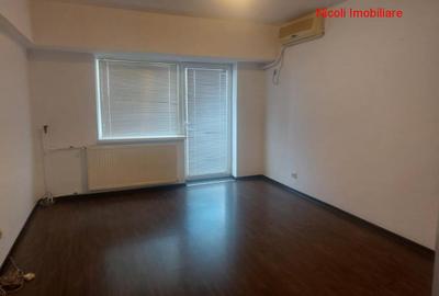 Apartament cu 5 camere în Decebal
