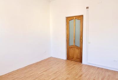Casă cu 5 camere în Calea Călărașilor