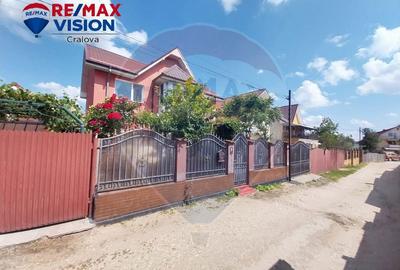 Casă / Vilă cu 4 camere de vânzare în zona Brestei - 1