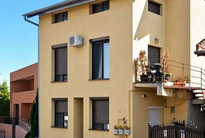 Casă individuală cu 5 camere în Central
