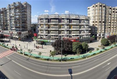Apartament cu 3 camere decomandat în Ultracentral