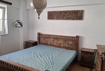 Apartament cu 2 camere semidecomandat, mobilat în Cișmigiu