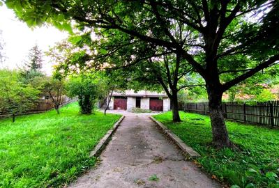 Casă individuală cu 8 camere în Moroeni