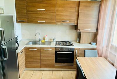 Apartament cu 2 camere semidecomandat, mobilat în Central