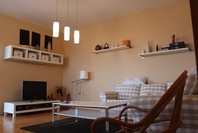 Apartament cu 3 camere, mobilat în Bălcescu