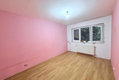 Apartament cu 3 camere semidecomandat în Gorjului
