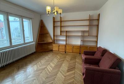Apartament cu 4 camere, mobilat în Central