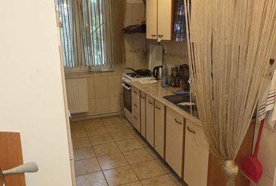 Apartament cu 2 camere semidecomandat în Frații Golești