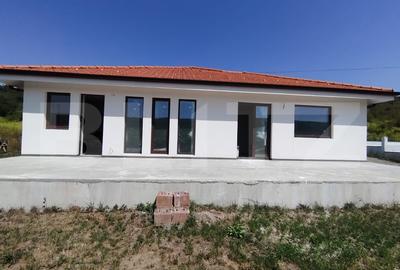 Casă individuală cu 4 camere în Livezeni