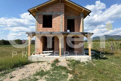 Casă individuală cu 4 camere în Săsar