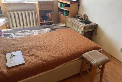 Apartament 2 camere , zona b- dul Independentei , et 1 din 4 , decomandat , 55 m - 10