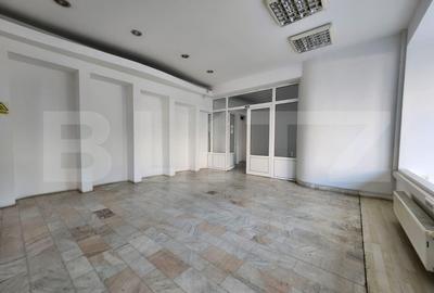 Spațiu comercial, de 30.00 mp, în Central