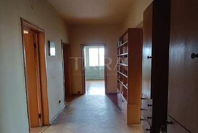 Apartament generos cu 4 camere și garaj inclus, zona Centrala - 1