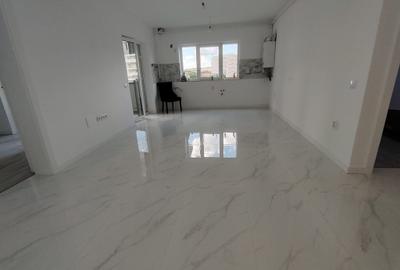 Apartament cu 3 camere semidecomandat în Florești