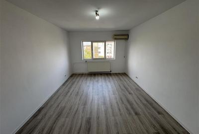 Apartament cu 3 camere semidecomandat în Iosia