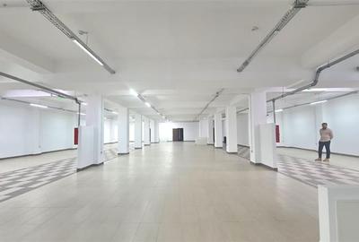 Spatiu comercial 850 mp , Vitrine, artera principala - 1